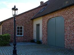 Peer Villa With Garden