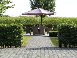 Peer Villa With Garden