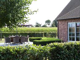 Peer Villa With Garden