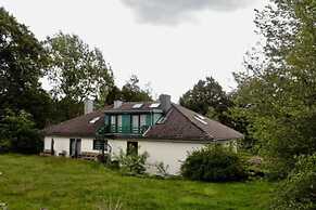 Scenic Villa Near Lake View