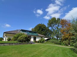 Scenic Villa Near Lake View