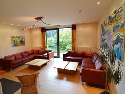 Scenic Villa Near Lake View