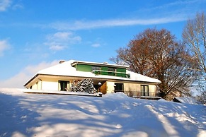 Scenic Villa Near Lake View