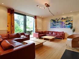 Scenic Villa Near Lake View