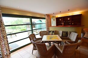 Scenic Villa Near Lake View