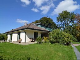 Scenic Villa Near Lake View