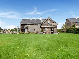 Green Hillside Apartment-petit Wilogne
