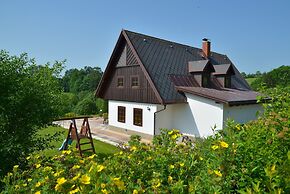 Stupna Holiday Home With Garden