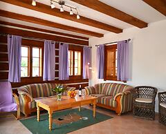 Stupna Holiday Home With Garden