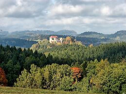Stupna Holiday Home With Garden