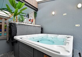 Luxury Pool Villa in Goesnes