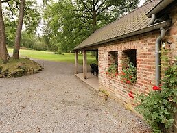Glorious Holiday Home in Wéris with Hot Tub