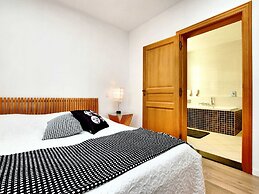 Countryside Escape for 9