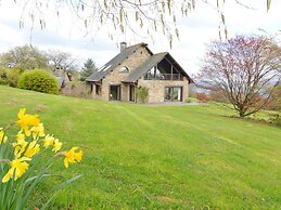 Hillside Retreat With Pond
