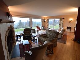 Hillside Retreat With Pond