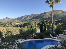 Mediterranean Escape With Garden