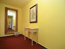 Spacious Villa near Forest in Buchet