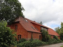 Gutshaus in Gressow mit Teich
