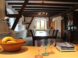 Gutshaus in Gressow mit Teich