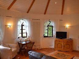 Strotzbusch Forest Hideaway