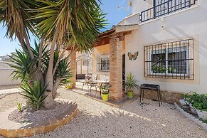 Nice Holiday Home with Shared Pool in Lo Crispin near Ciudad Quesada