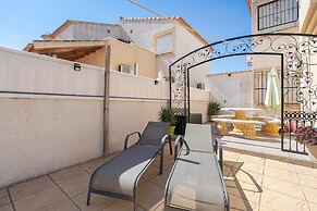 Nice Holiday Home with Shared Pool in Lo Crispin near Ciudad Quesada
