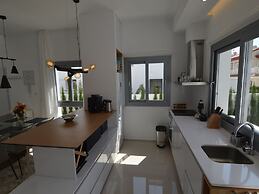Villa With Garden & Roof Deck