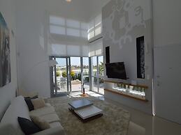 Villa With Garden & Roof Deck