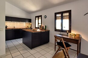 Villa a Sayalonga Vicino al Mare