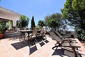 Villa a Sayalonga Vicino al Mare