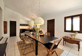 Villa a Sayalonga Vicino al Mare