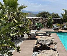 Villa a Sayalonga Vicino al Mare