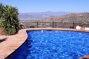 Sun-soaked Villa With Blue Waters