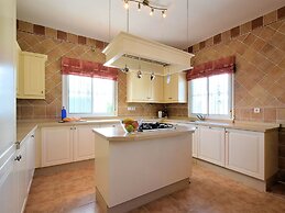 Spacious Villa with Hot Tub in Arenas