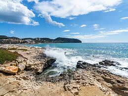 Villa With Sea Breeze Charm