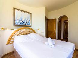 Villa With Sea Breeze Charm