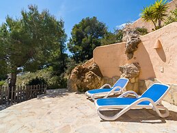 Villa With Sea Breeze Charm