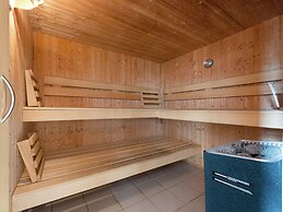 Quiet Villa with Hot Tub & Sauna