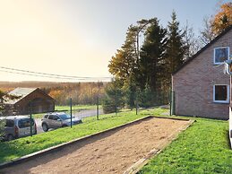 Quiet Villa with Hot Tub & Sauna