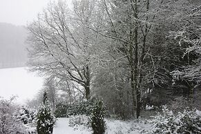Cozy Escape in Bohon