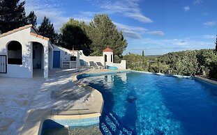 Modern Villa With Private Pool