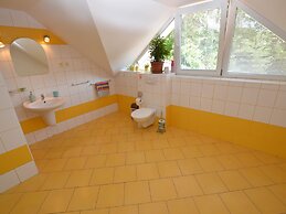 Comfortable Detached House With Large Garden