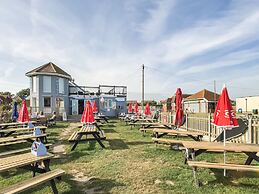 The Waves Bar Cafe B and B Hotel