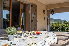 Relaxing Villa Near Lake & Beaches