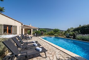 Relaxing Villa Near Lake & Beaches