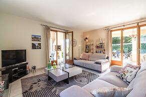 Relaxing Villa Near Lake & Beaches