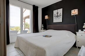 Stylish Family Villa in Felines