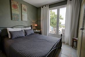 Stylish Family Villa in Felines