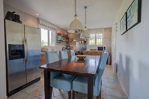 Stylish Family Villa in Felines