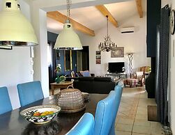 Stylish Family Villa in Felines
